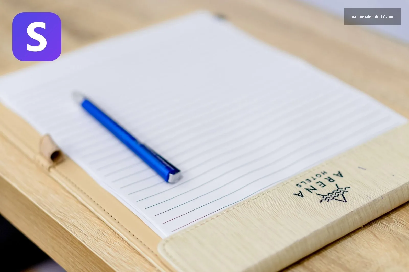 Otel kayıtları çıkartma işlemi için kullanılan kalem ve defter