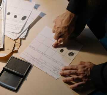 Inkla yapılan parmak izi incelemesi, özel dedektiflik bürosu