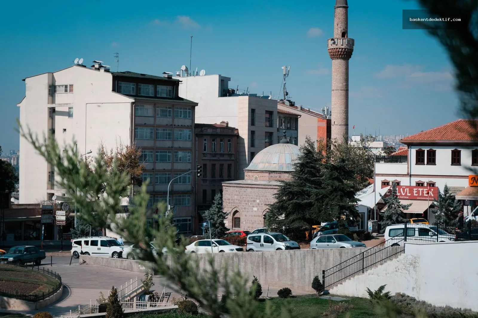 Ankara Dedektifleri ile şehir silüeti