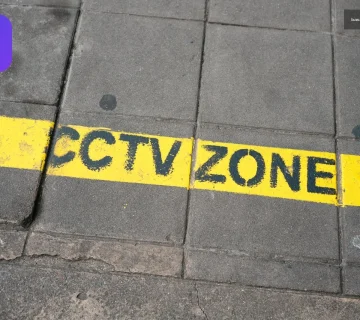 Fiziki Takip uyarısı, şehir kaldırımı üzerindeki CCTV işareti