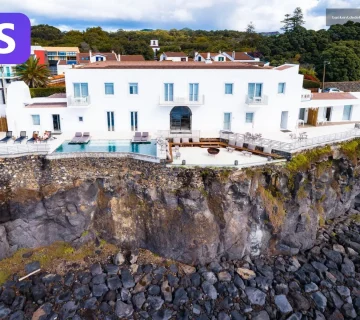 Telefon ekranındaki Otel Kaydı Nasıl Bulunur rehberi villa rezervasyon sayfasını gösterir