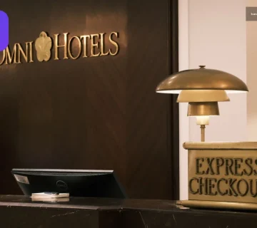 Lüks otel lobisi ile Otel Kayıtları masası ve lamba