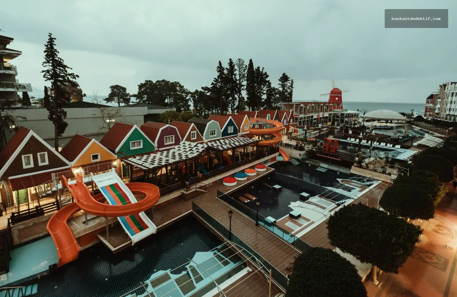 Ankara otel kaydı için Antalya'daki renkli su kaydıraklı resort otel