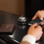 Otel kayıtları çıkartma işlemi telefonla ve kartla